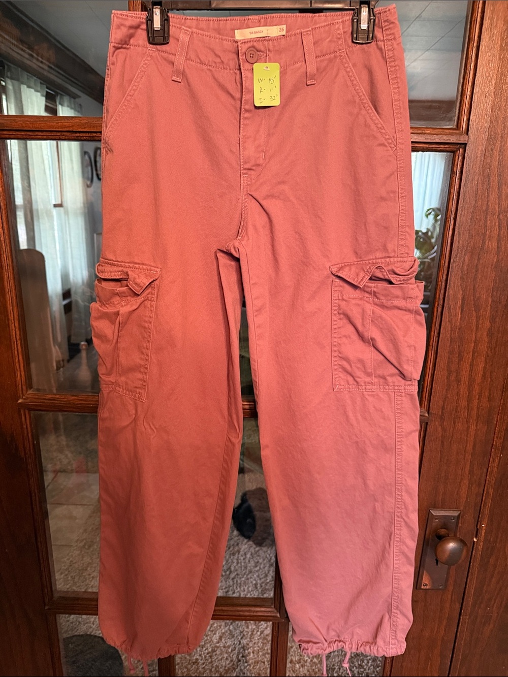 Levi's Wide-Leg Cargo Pants in Dusty Rose
